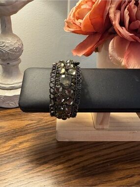 Green and gold stretch bracelet